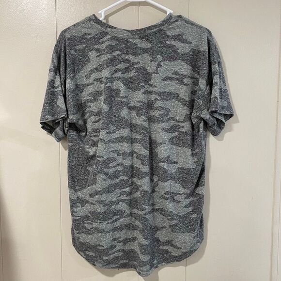 Thread & Supply Gray Camo Pocket Tee Shirt Women’s Medium Soft Lightweight Casua - Picture 2 of 5